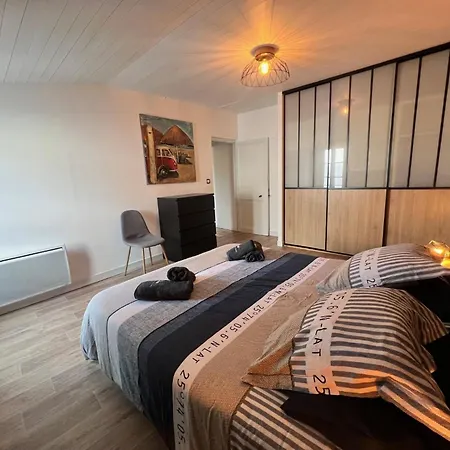 Le Phare Des Baleines